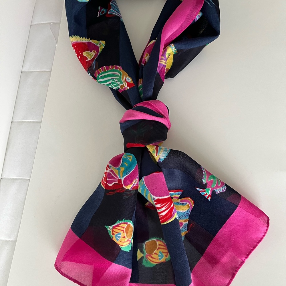 Colorful Fish Design Scarf - Picture 4 of 5